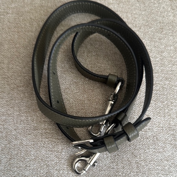 Coach Green Crossbody Bag with Leather Material and Silver Hardware - Picture 5 of 12